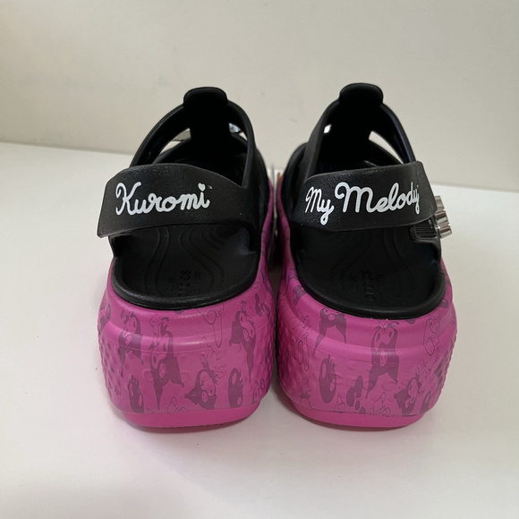 CROCS x HELLO KITTY AND FRIENDS MY MELODY AND KUROMI STOMP SANDAL size 7 NEW - Picture 5 of 9